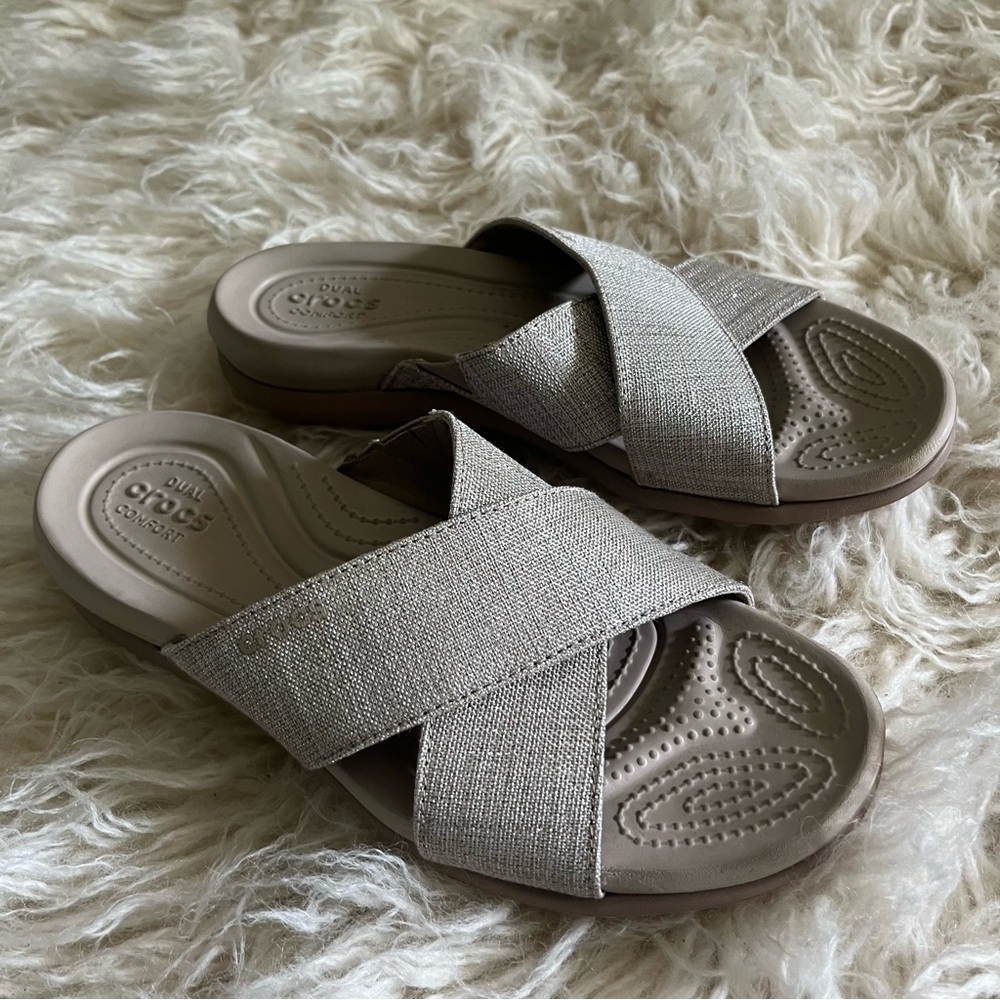 Croc Capri Shimmer Crossband Sandal Size 8